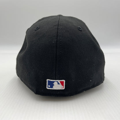 【中古品】【メンズ】 FEAR OF GOD ESSENTIALS フィアオブゴッド エッセンシャルズ × NEW ERA ニューエラ 別注 コラボ FITTED CAP フィットキャップ 帽子 ベースボールキャプ 185-260805-ko-05-tei カラー：ブラック 万代Net店