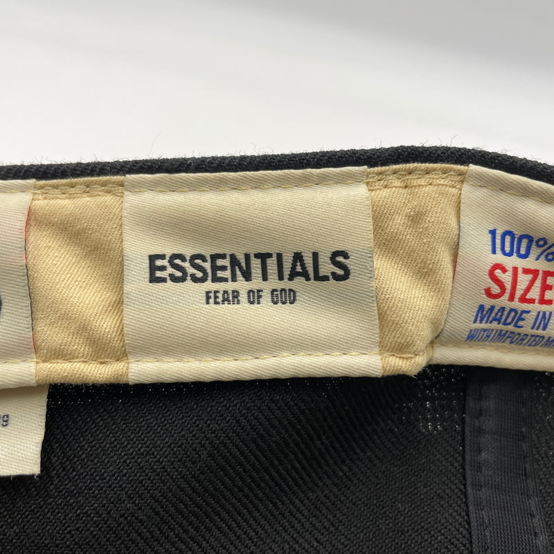 【中古品】【メンズ】 FEAR OF GOD ESSENTIALS フィアオブゴッド エッセンシャルズ × NEW ERA ニューエラ 別注 コラボ FITTED CAP フィットキャップ 帽子 ベースボールキャプ 185-260805-ko-05-tei カラー：ブラック 万代Net店