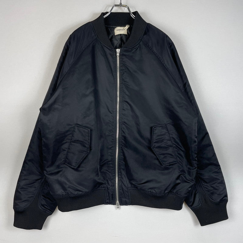 【中古品】【メンズ】 FEAR OF GOD ESSENTIALS フィアーオブゴッド エッセンシャルズ MA-1 FLIGHT JACKET MA-1 フライトジャケット アウター 142-260531-yo-04-tei サイズ：L カラー：ブラック 万代Net店