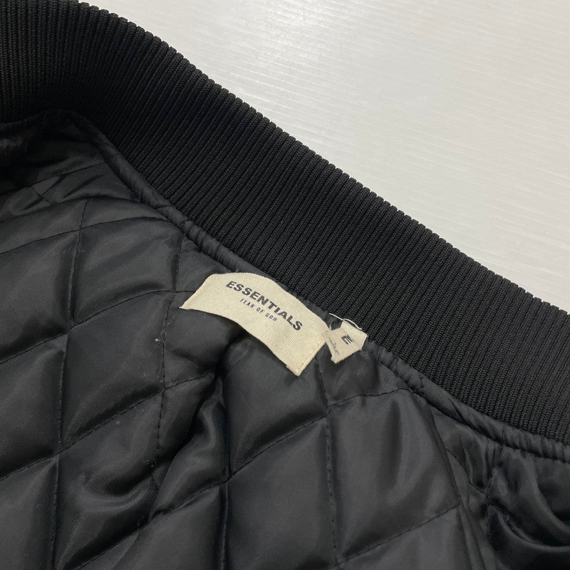 【中古品】【メンズ】 FEAR OF GOD ESSENTIALS フィアーオブゴッド エッセンシャルズ MA-1 FLIGHT JACKET MA-1 フライトジャケット アウター 142-260531-yo-04-tei サイズ：L カラー：ブラック 万代Net店
