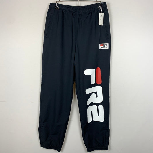 【中古品】【メンズ】 FR2 エフアールツー × FILA フィラ 別注コラボ LOGO NYLON PANTS 1080000000536 ロゴ ナイロン パンツ ボトムス 153-260730-sa-19-tei サイズ：M カラー：ネイビー 万代Net店