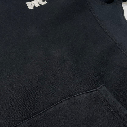 【現状渡し品】【メンズ】 FTC エフティーシー LOGO HOODIE ロゴ フーディ 長袖 トップス プルオーバーパーカー 142-260723-sa-15-tei サイズ：L カラー：ブラック 万代Net店