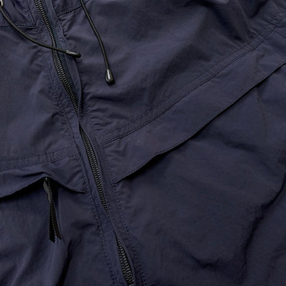 【中古品】【メンズ】 WAKE ウェイク × FARAH ファーラー WATER REPELLENT PACKABLE ANORAK PARKA ウォーター パッカブル アノラックパーカー ライトアウター ナイロンジャケット 140-260531-ko-04-tei サイズ：M カラー：ネイビー 万代Net店