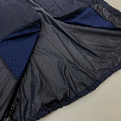 【中古品】【メンズ】 WAKE ウェイク × SQUEEZED DESIGN スクイーズド デザイン 別注 コラボ WIND SHIRT ウィンド シャツ ライトアウター ナイロンジャケット 140-260531-ko-03-tei サイズ：L カラー：ネイビー 万代Net店