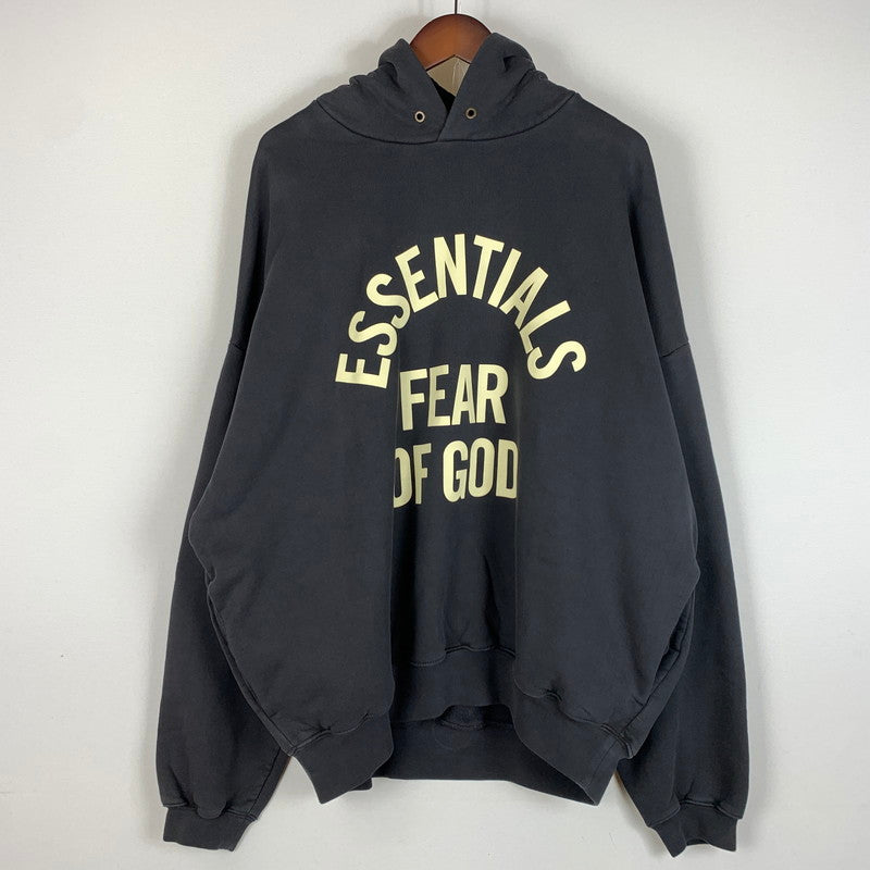 【中古品】【メンズ】 Fear of God ESSENTIALS フィアオブゴッド エッセンシャルズ CAMPUS 90's HOODIE キャンパス ナインティズ フーディ トップス プルオーバーパーカー 142-260524-ko-19-tei サイズ：L カラー：ブラック系 万代Net店