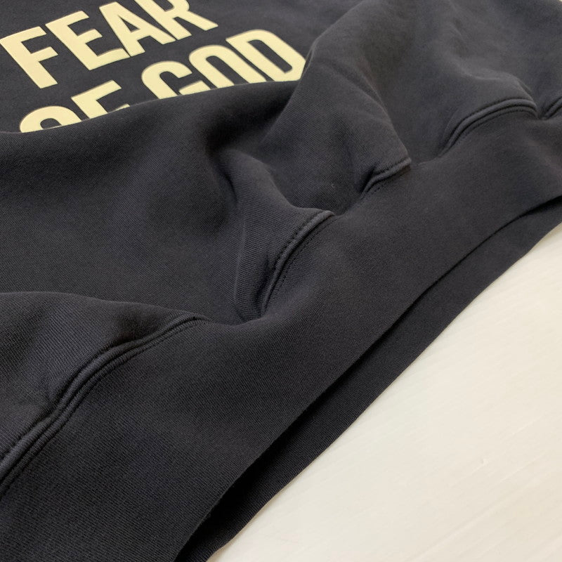 【中古品】【メンズ】 Fear of God ESSENTIALS フィアオブゴッド エッセンシャルズ CAMPUS 90's HOODIE キャンパス ナインティズ フーディ トップス プルオーバーパーカー 142-260524-ko-19-tei サイズ：L カラー：ブラック系 万代Net店