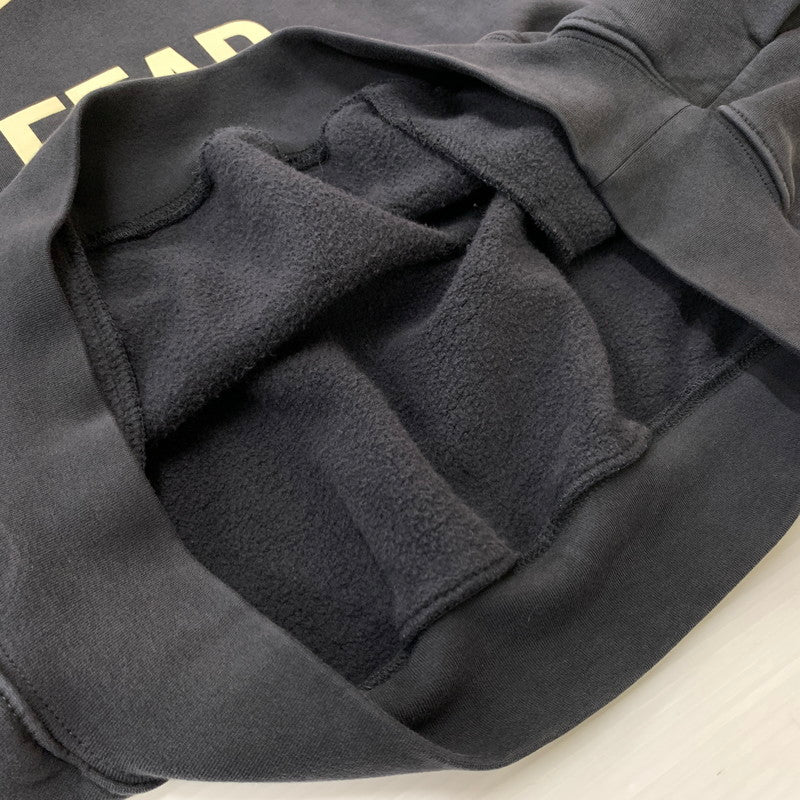 【中古品】【メンズ】 Fear of God ESSENTIALS フィアオブゴッド エッセンシャルズ CAMPUS 90's HOODIE キャンパス ナインティズ フーディ トップス プルオーバーパーカー 142-260524-ko-19-tei サイズ：L カラー：ブラック系 万代Net店
