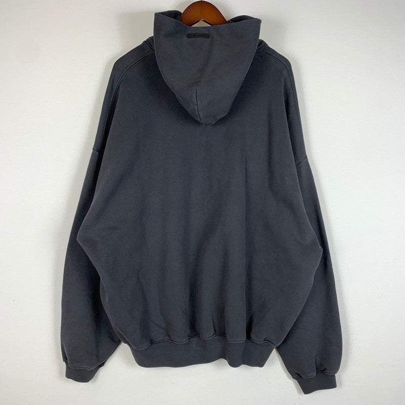 【中古品】【メンズ】 Fear of God ESSENTIALS フィアオブゴッド エッセンシャルズ CAMPUS 90's HOODIE キャンパス ナインティズ フーディ トップス プルオーバーパーカー 142-260524-ko-19-tei サイズ：L カラー：ブラック系 万代Net店