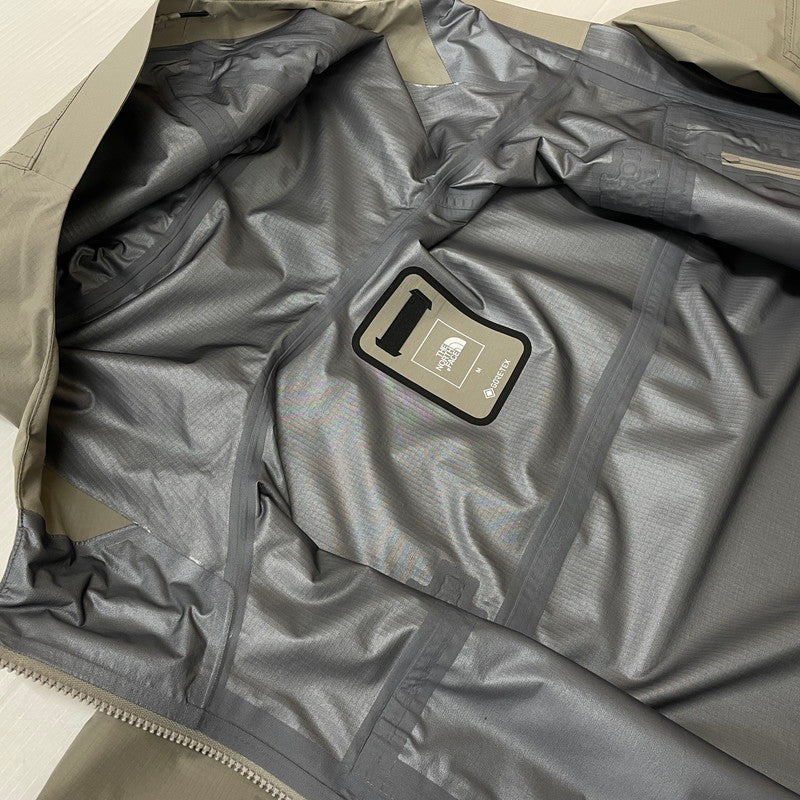 【中古品】【メンズ】 THE NORTH FACE ザ・ノースフェイス HIKERS JACKET GORE-TEX NP12610 ハイカーズジャケット ライトアウター ナイロンジャケット 144-260603-ss-03-tei サイズ：M カラー：ストーンスラブ 万代Net店