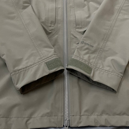 【中古品】【メンズ】 THE NORTH FACE ザ・ノースフェイス HIKERS JACKET GORE-TEX NP12610 ハイカーズジャケット ライトアウター ナイロンジャケット 144-260603-ss-03-tei サイズ：M カラー：ストーンスラブ 万代Net店