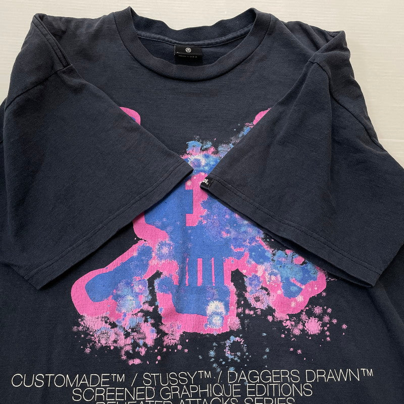 【中古品】【メンズ】 STUSSY ステューシー × CUSTOMADE NO3 DAGGERS DRAWN カスタムメイド ダガーズドローン 別注コラボ SKULL S/S TEE スカル ショートスリーブ Tシャツ 半袖トップス 142-260603-ss-07-tei サイズ：不明 カラー：ネイビー 万代Net店