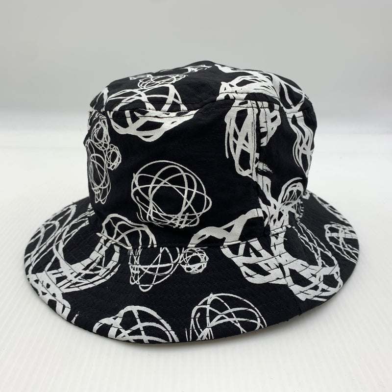 【中古品】【メンズ】 CROOKS&CASTLES クルックスアンドキャッスルズ × FUTURA フューチュラ 別注コラボ REVERSIBLE BUCKET HAT リバーシブル バケットハット 帽子 185-260730-yo-15-tei サイズ：不明 カラー：ブラック 万代Net店