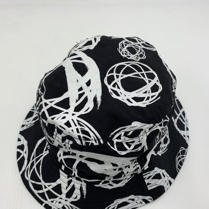 【中古品】【メンズ】 CROOKS&CASTLES クルックスアンドキャッスルズ × FUTURA フューチュラ 別注コラボ REVERSIBLE BUCKET HAT リバーシブル バケットハット 帽子 185-260730-yo-15-tei サイズ：不明 カラー：ブラック 万代Net店