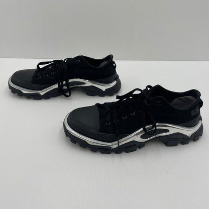 【中古品】【メンズ】 ADIDAS アディダス × RAF SIMONS ラフシモンズ DETROIT RUNNER SNEAKERS F34243 デトロイト ランナー スニーカー 靴 161-260629-sa-18-tei サイズ：26 カラー：ブラック 万代Net店