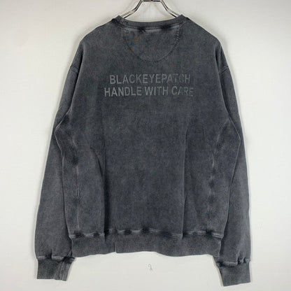 【中古品】【メンズ】 BlackEyePatch ブラックアイパッチ HANDLE WITH CARE PIGMENT DYED SWEAT ケア ピグメント ダイド スウェット トップス トレーナー 取扱注意 142-260602-ko-08-tei サイズ：M カラー：ブラック 万代Net店