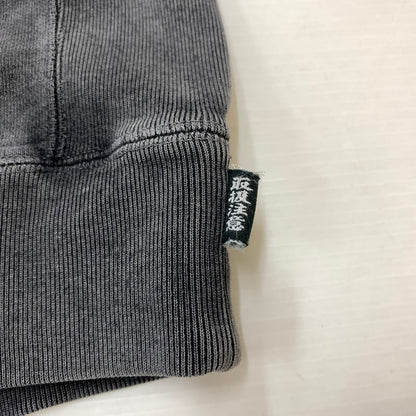 【中古品】【メンズ】 BlackEyePatch ブラックアイパッチ HANDLE WITH CARE PIGMENT DYED SWEAT ケア ピグメント ダイド スウェット トップス トレーナー 取扱注意 142-260602-ko-08-tei サイズ：M カラー：ブラック 万代Net店