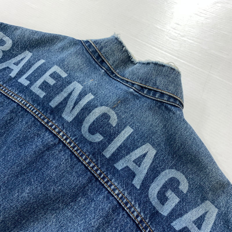 【中古品】【メンズ】 BALENCIAGA バレンシアガ 529177 TBP46 BACK LOGO DENIM JACKET バック ロゴ デニムジャケット ライトアウター Gジャン ダメージ加工 141-260602-ko-01-tei サイズ：34 カラー：インディゴ 万代Net店