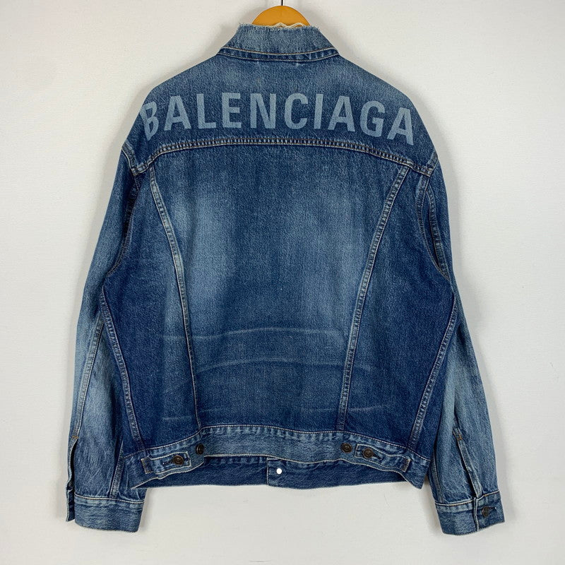 【中古品】【メンズ】 BALENCIAGA バレンシアガ 529177 TBP46 BACK LOGO DENIM JACKET バック ロゴ デニムジャケット ライトアウター Gジャン ダメージ加工 141-260602-ko-01-tei サイズ：34 カラー：インディゴ 万代Net店
