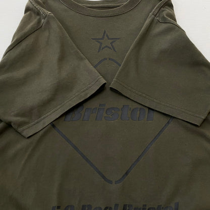 【中古品】【メンズ】 F.C.R.B. エフシーレアルブリストル EMBLEM S/S TEE FCRB-202075 エンブレム ショートスリーブ Tシャツ 半袖トップス 142-260716-ss-01-tei サイズ：S カラー：カーキ 万代Net店