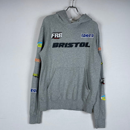 【中古品】【メンズ】 F.C.R.B. エフシーアールビー PATCH LOGO HOODIE FCRB-190058 パッチ ロゴ フーディ 長袖 トップス プルオーバーパーカー 142-260606-yo-19-tei サイズ：S カラー：グレー 万代Net店