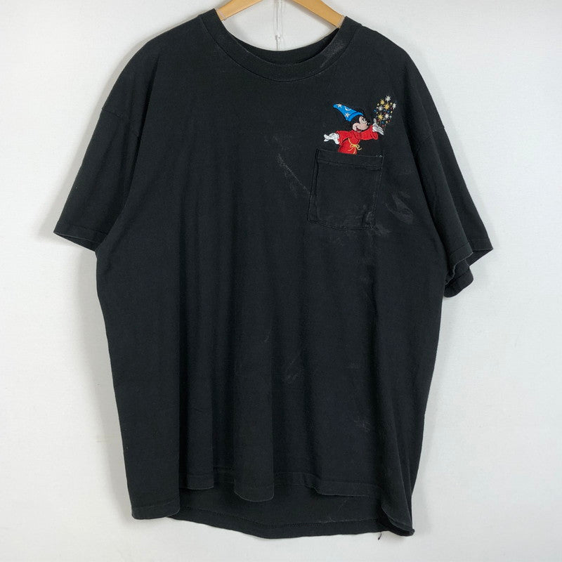 【現状渡し品】【メンズ】 DISNEY ディズニー POCKET SORCERER TEE ポケット ソーサラー Tシャツ 半袖 トップス 145-260711-sa-06-tei サイズ：XXL カラー：ブラック 万代Net店