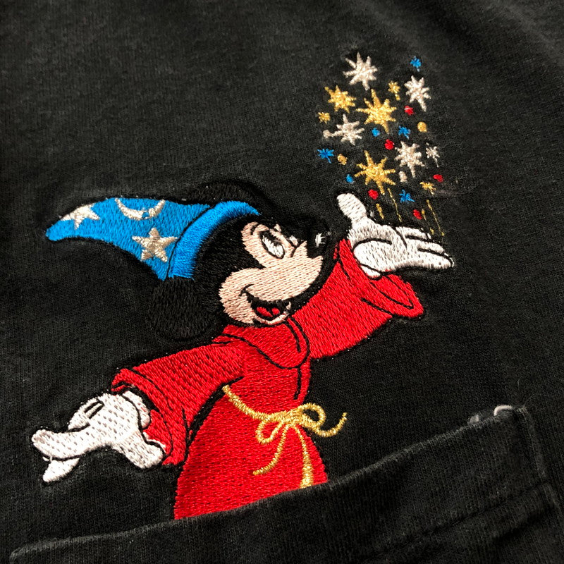 【現状渡し品】【メンズ】 DISNEY ディズニー POCKET SORCERER TEE ポケット ソーサラー Tシャツ 半袖 トップス 145-260711-sa-06-tei サイズ：XXL カラー：ブラック 万代Net店