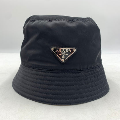 【中古品】【メンズ】 PRADA プラダ RE-NYLON BUCKET HAT P101 2021 29091 ナイロン トライアングルタグ バケットハット 帽子 185-260606-ko-09-tei サイズ：L カラー：ブラック 万代Net店