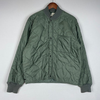 【中古品】【メンズ】 US.ARMY アメリカ軍 CWU-9/P QUILTING LINER JACKET DLA100-81-C-3079 キルティング ライナージャケット ライトアウター 145-260606-yo-03-tei サイズ：M カラー：カーキ 万代Net店