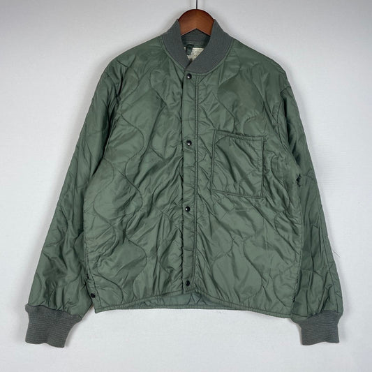 【中古品】【メンズ】 US.ARMY アメリカ軍 CWU-9/P QUILTING LINER JACKET DLA100-81-C-3079 キルティング ライナージャケット ライトアウター 145-260606-yo-03-tei サイズ：M カラー：カーキ 万代Net店