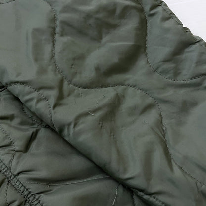 【中古品】【メンズ】 US.ARMY アメリカ軍 CWU-9/P QUILTING LINER JACKET DLA100-81-C-3079 キルティング ライナージャケット ライトアウター 145-260606-yo-03-tei サイズ：M カラー：カーキ 万代Net店