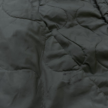 【中古品】【メンズ】 US.ARMY アメリカ軍 CWU-9/P QUILTING LINER JACKET DLA100-81-C-3079 キルティング ライナージャケット ライトアウター 145-260606-yo-03-tei サイズ：M カラー：カーキ 万代Net店