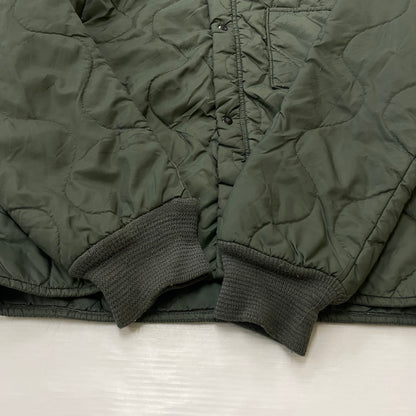 【中古品】【メンズ】 US.ARMY アメリカ軍 CWU-9/P QUILTING LINER JACKET DLA100-81-C-3079 キルティング ライナージャケット ライトアウター 145-260606-yo-03-tei サイズ：M カラー：カーキ 万代Net店