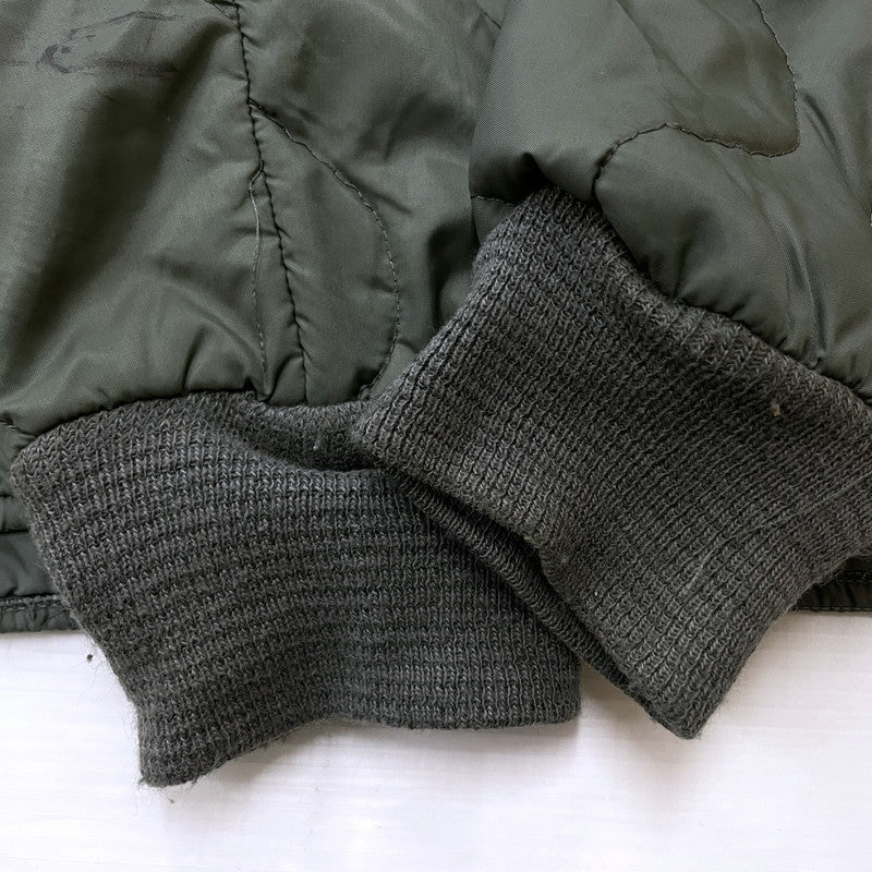 【中古品】【メンズ】 US.ARMY アメリカ軍 CWU-9/P QUILTING LINER JACKET DLA100-81-C-3079 キルティング ライナージャケット ライトアウター 145-260606-yo-03-tei サイズ：M カラー：カーキ 万代Net店