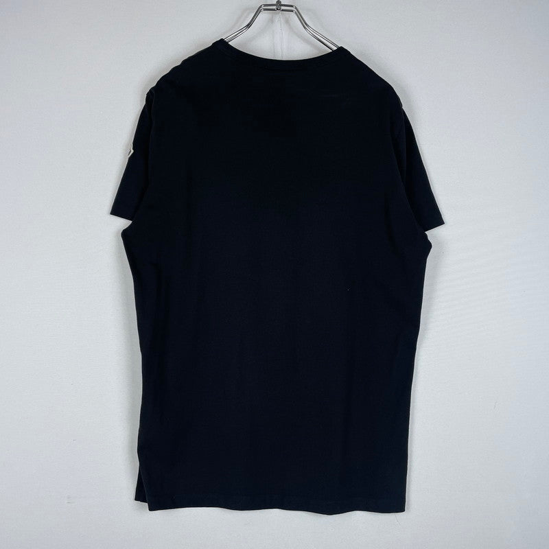 【中古品】【メンズ】 MONCLER モンクレール EMBLEM LOGO PRINT SS TEE F10918C73620 エンブレム ロゴ プリント ショートスリーブ Tシャツ 半袖 トップス 141-260606-yo-06-tei サイズ：L カラー：ブラック 万代Net店