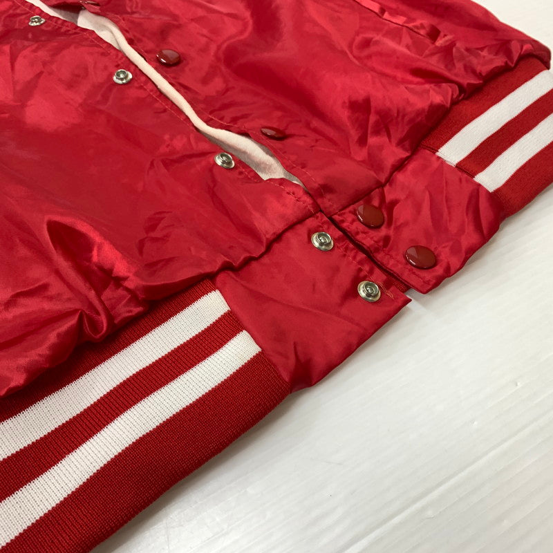 【現状渡し品】【メンズ】 product プロダクト SNAP BOMBER JACKET BUDWEISER スナップ ボンバージャケット バドワイザー ライトアウター スタジャン 145-260610-ko-12-tei サイズ：不明 カラー：レッド 万代Net店