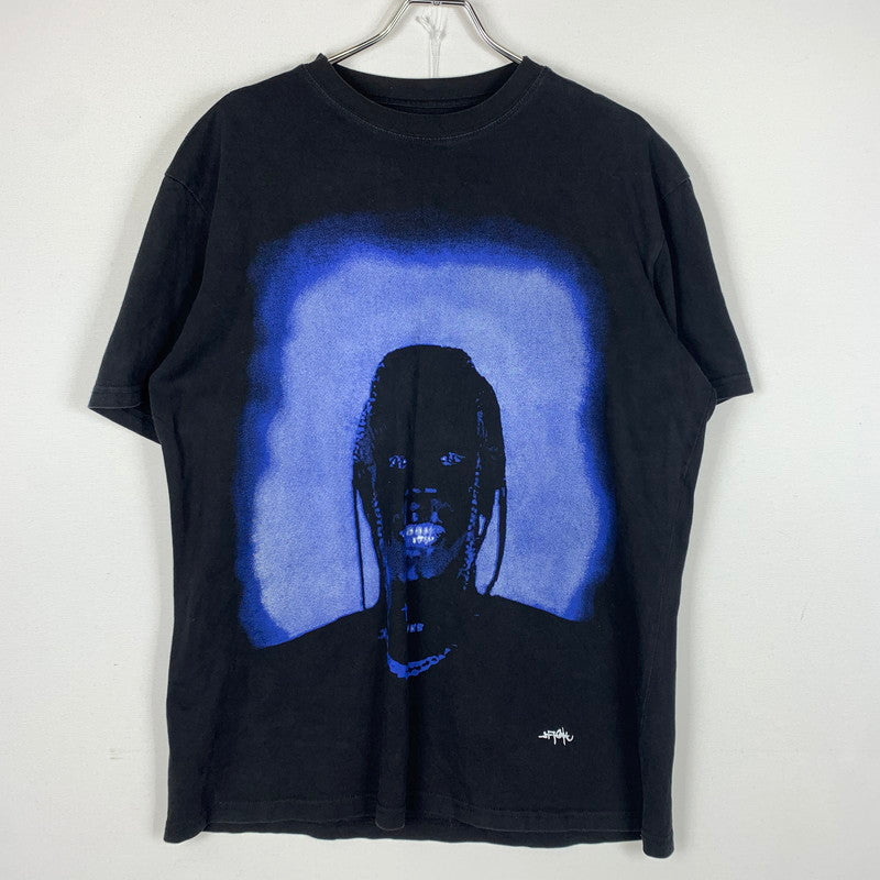【中古品】【メンズ】 TOUR ツアー TRAVIS SCOTT THRILLER S/S TEE トラヴィス スコット スリラー ショートスリーブ Tシャツ 半袖 トップス 142-260607-ko-02-tei サイズ：L カラー：ブラック 万代Net店