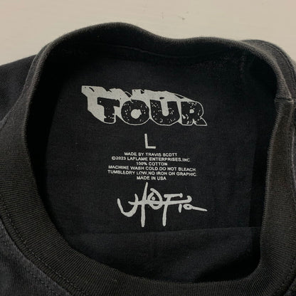 【中古品】【メンズ】 TOUR ツアー TRAVIS SCOTT THRILLER S/S TEE トラヴィス スコット スリラー ショートスリーブ Tシャツ 半袖 トップス 142-260607-ko-02-tei サイズ：L カラー：ブラック 万代Net店