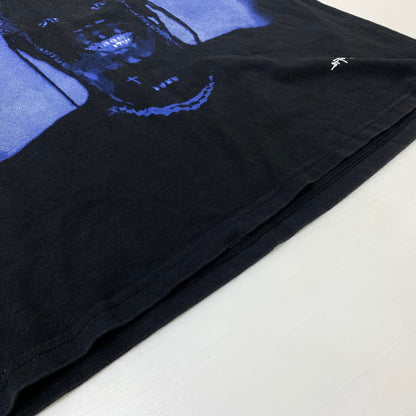 【中古品】【メンズ】 TOUR ツアー TRAVIS SCOTT THRILLER S/S TEE トラヴィス スコット スリラー ショートスリーブ Tシャツ 半袖 トップス 142-260607-ko-02-tei サイズ：L カラー：ブラック 万代Net店