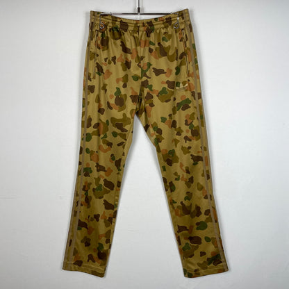 【中古品】【メンズ】 ADIDAS アディダス FIREBIRD DUCK HUNTER CAMO TRACK PANTS ファイヤーバード ダック ハンター カモ トラック パンツ ボトムス 159-260901-sa-11-teih サイズ：M カラー：カモ 万代Net店