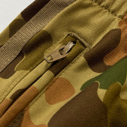 【中古品】【メンズ】 ADIDAS アディダス FIREBIRD DUCK HUNTER CAMO TRACK PANTS ファイヤーバード ダック ハンター カモ トラック パンツ ボトムス 159-260901-sa-11-teih サイズ：M カラー：カモ 万代Net店