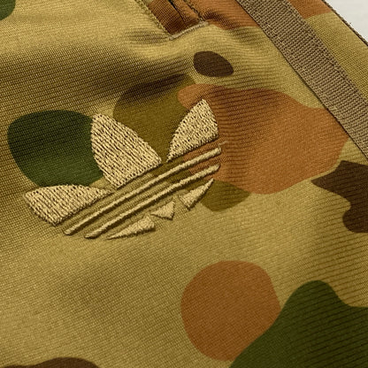 【中古品】【メンズ】 ADIDAS アディダス FIREBIRD DUCK HUNTER CAMO TRACK PANTS ファイヤーバード ダック ハンター カモ トラック パンツ ボトムス 159-260901-sa-11-teih サイズ：M カラー：カモ 万代Net店