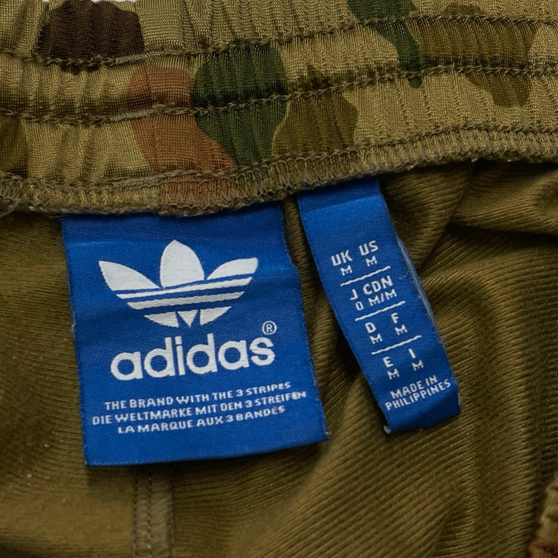 【中古品】【メンズ】 ADIDAS アディダス FIREBIRD DUCK HUNTER CAMO TRACK PANTS ファイヤーバード ダック ハンター カモ トラック パンツ ボトムス 159-260901-sa-11-teih サイズ：M カラー：カモ 万代Net店