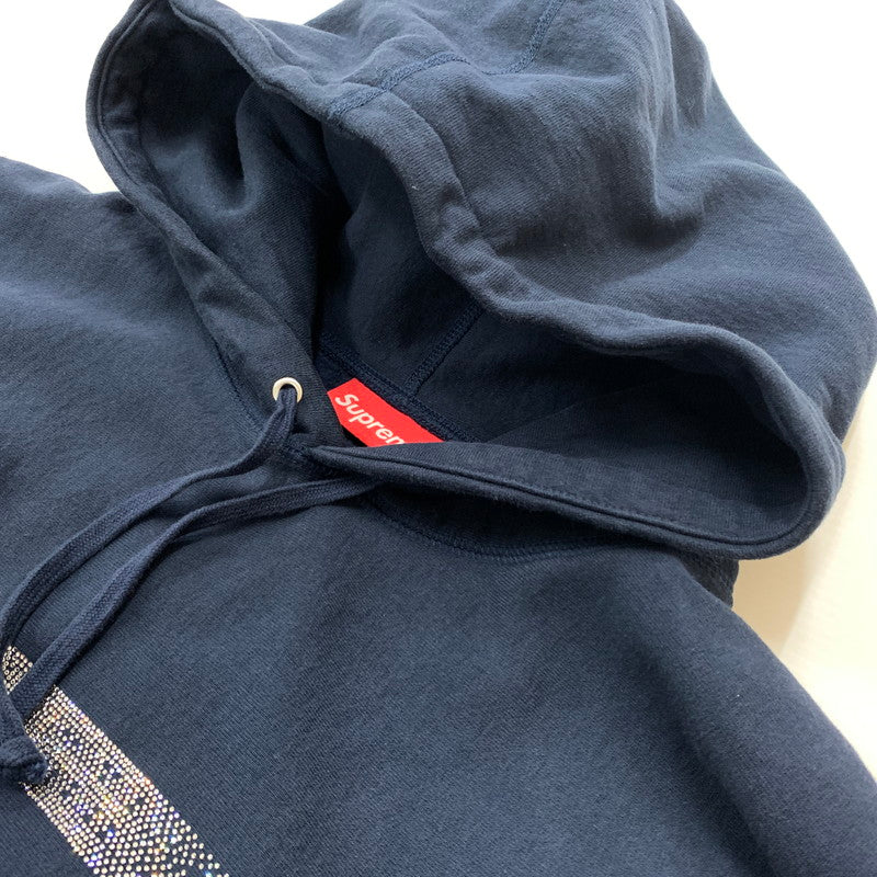 【中古品】【メンズ】 Supreme シュプリーム × SWAROVSKI スワロフスキー 別注 コラボ 25AW MOTION LOGO HOODED SWEATSHIRT モーション ロゴ フーデッド スウェット トップス プルオーバーパーカー 149-260610-ko-15-tei サイズ：XL カラー：ネイビー 万代Net店