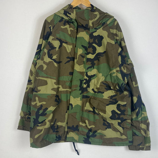 【現状渡し品】【メンズ】 ECWCS エクワックス COLD WEATHER PARKA CAMOUFLAGE コールドウェザー パーカー カモフラージュ ライトアウター ミリタリージャケット 145-260613-ss-02-tei サイズ：L カラー：カモ 万代Net店