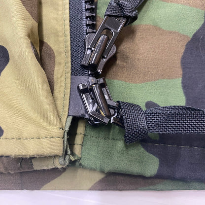【現状渡し品】【メンズ】 ECWCS エクワックス COLD WEATHER PARKA CAMOUFLAGE コールドウェザー パーカー カモフラージュ ライトアウター ミリタリージャケット 145-260613-ss-02-tei サイズ：L カラー：カモ 万代Net店