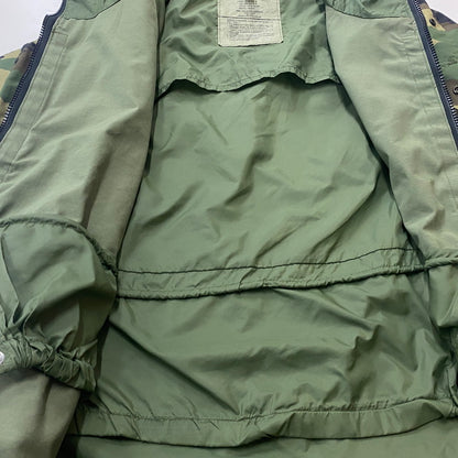 【現状渡し品】【メンズ】 ECWCS エクワックス COLD WEATHER PARKA CAMOUFLAGE コールドウェザー パーカー カモフラージュ ライトアウター ミリタリージャケット 145-260613-ss-02-tei サイズ：L カラー：カモ 万代Net店
