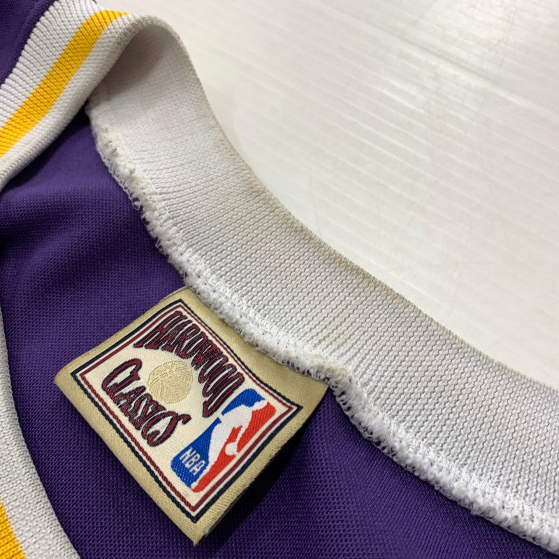 【現状渡し品】【メンズ】 HARDWOOD CLASSICS ハードウッド クラシックス × MITCHELL NESS マイケル ネス LAKERS GAME SHIRT MAGIC JOHNSON レイカーズ ゲームシャツ トップス ノースリーブ 145-260607-ko-01-tei サイズ：不明 カラー：パープル 万代Net店