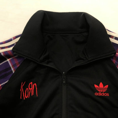 【中古品】【メンズ】 ADIDAS アディダス × KORN コーン 別注 コラボ TRACK TOP JG1341 トラック トップ 長袖 トップス 148-260609-sa-08-tei サイズ：2XL カラー：ブラックレッド 万代Net店