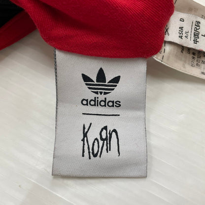 【中古品】【メンズ】 ADIDAS アディダス × KORN コーン 別注 コラボ REVERSIBLE TRACK PANT JG1340 リバーシブル トラックパンツ ボトムス 159-260616-yo-09-tei サイズ：L カラー：ブラックレッド 万代Net店