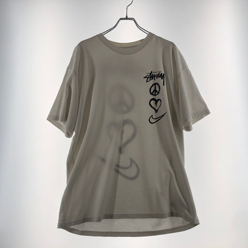 【現状渡し品】【メンズ】 NIKE NRG ナイキ × STUSSY ステューシー 別注 コラボ PEACE LOVE SWOOSH S/S TEE DM4942-121 ピースラブ スムース ショートスリーブ Tシャツ トップス 半袖 142-260609-sa-12-tei サイズ：L カラー：ホワイト 万代Net店